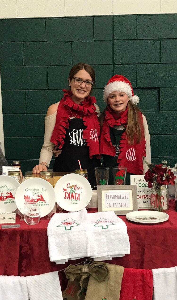 Personalized Aprons WITH pockets! Personalized with whatever you want! Custom Design - Your Design - Customizable